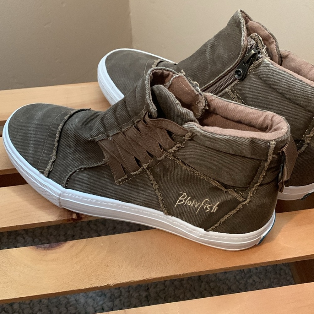 Blowfish Malibu High-Top Sneakers SZ.7 New in original box
